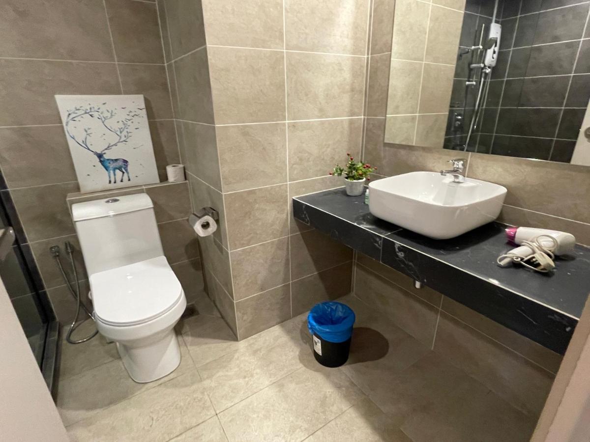 Apartment Aru Wifi,carpark,24h Check In,water Filter By R2 Kota Kinabalu