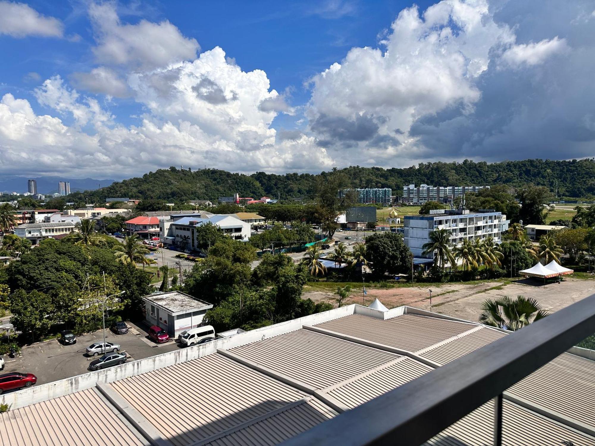 Aru Wifi,carpark,24h Check In,water Filter By R2 Apartment Kota Kinabalu